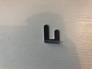 Metalen beugeltje lakdoek kettingkast